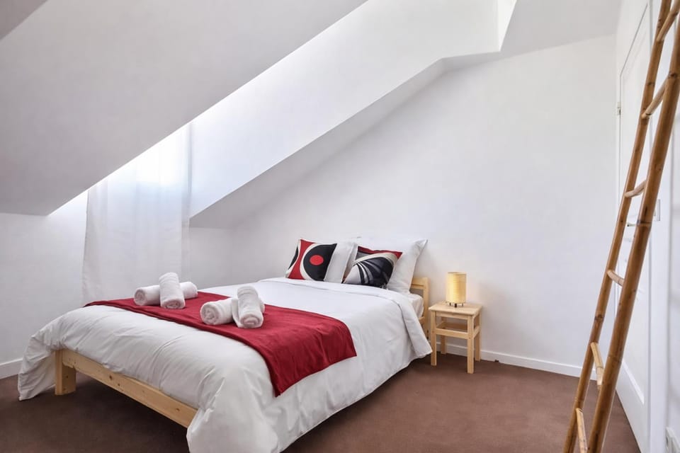 Bed, Photo of the whole room, Bedroom