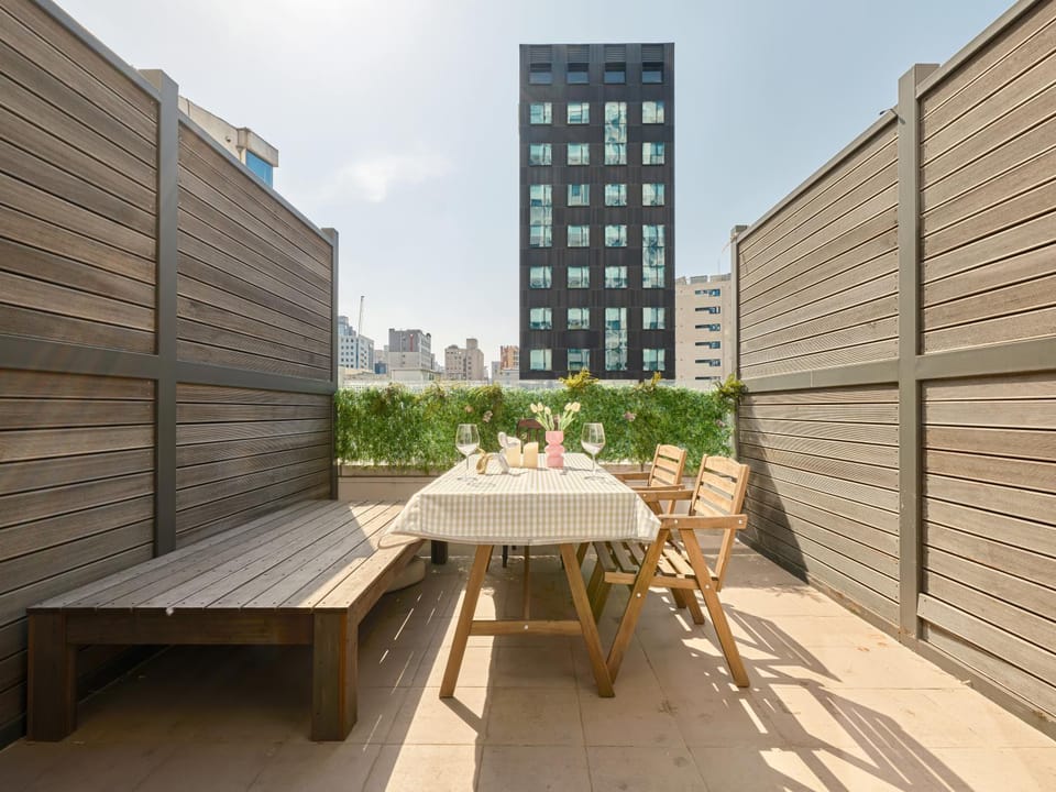 Seoul COMOCASA Fully Furnished Studio Apartment in Seoul