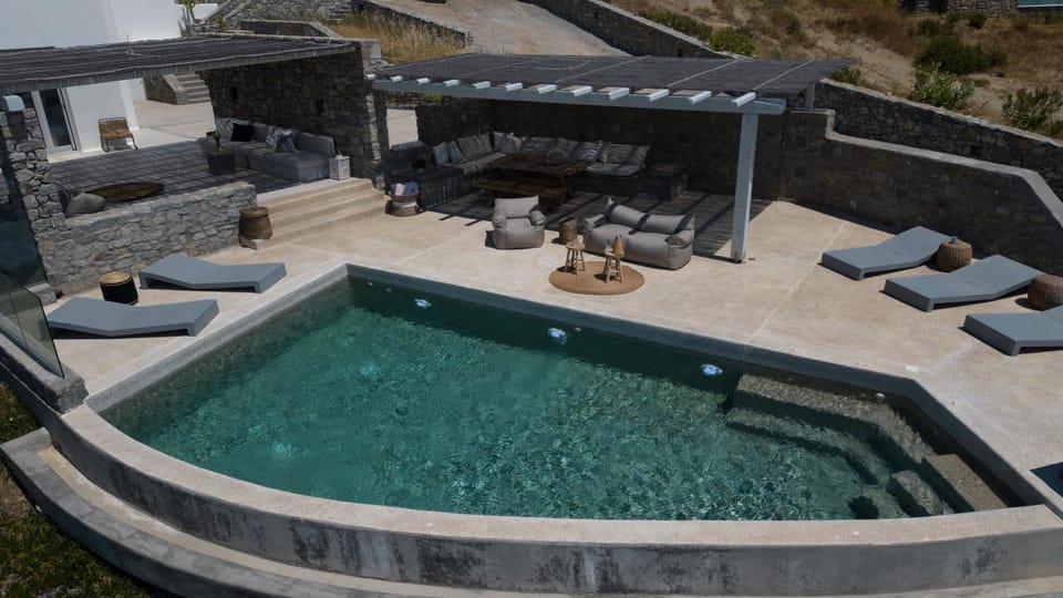 Day, Swimming pool, sunbed