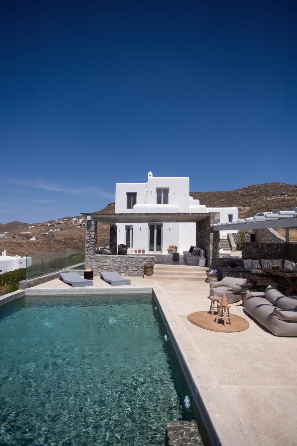 Property building, Day, Swimming pool, sunbed