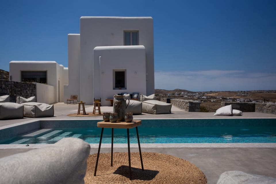 Property building, Day, Swimming pool, sunbed