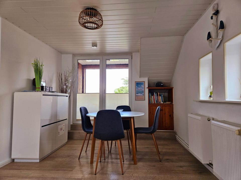 Property building, Kitchen or kitchenette, Living room