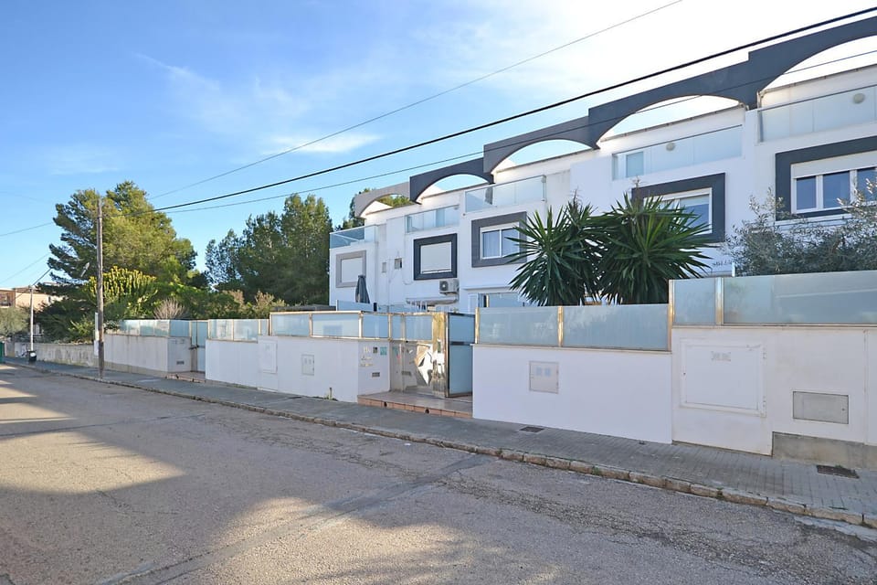 Property building, Facade/entrance, Off site
