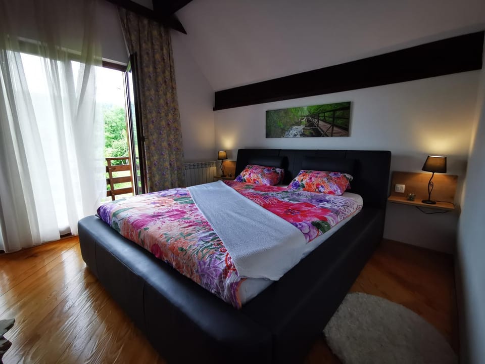 Bed, Day, Photo of the whole room, Bedroom, Time of day