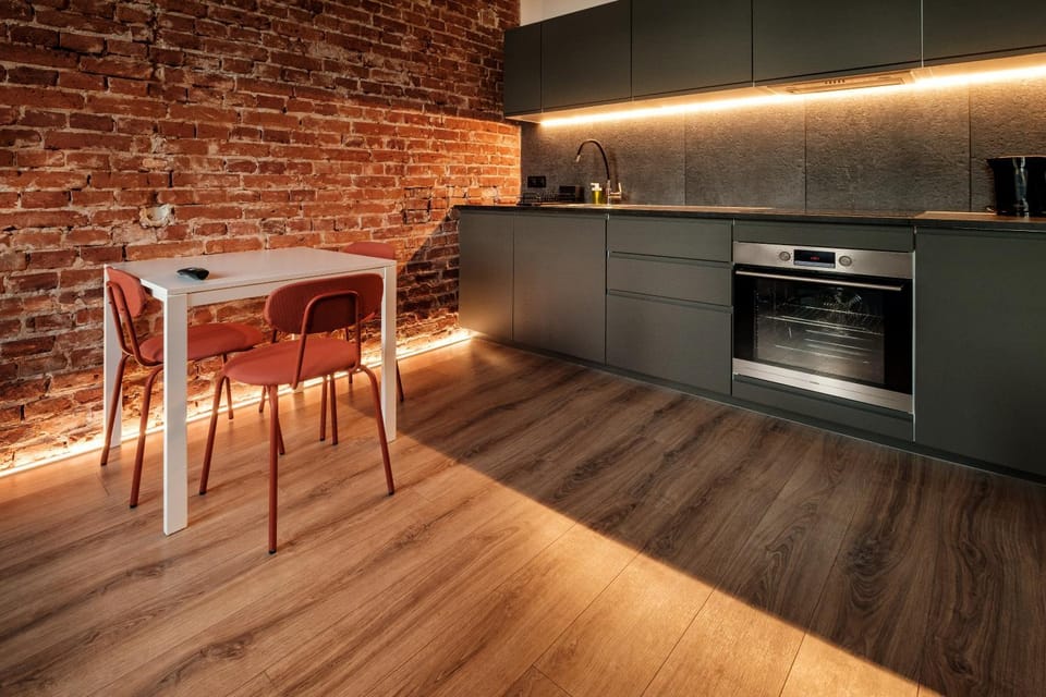 Kitchen or kitchenette, Dining area