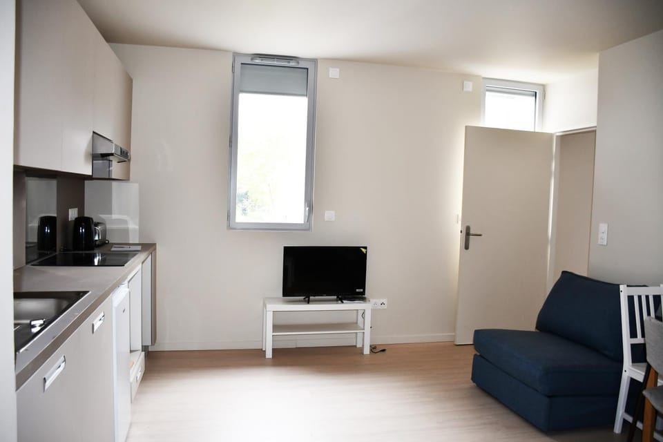 TV and multimedia, Kitchen or kitchenette, Living room