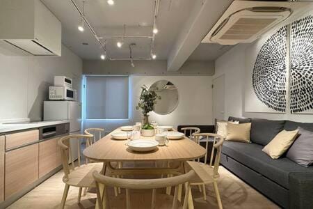 Seating area, Dining area