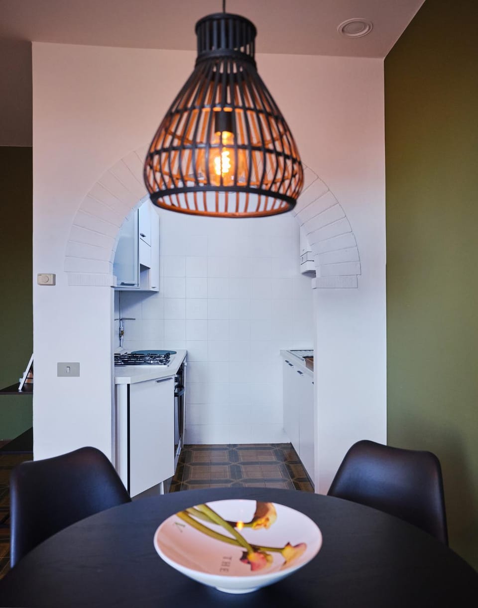 Kitchen or kitchenette, Seating area, Dining area