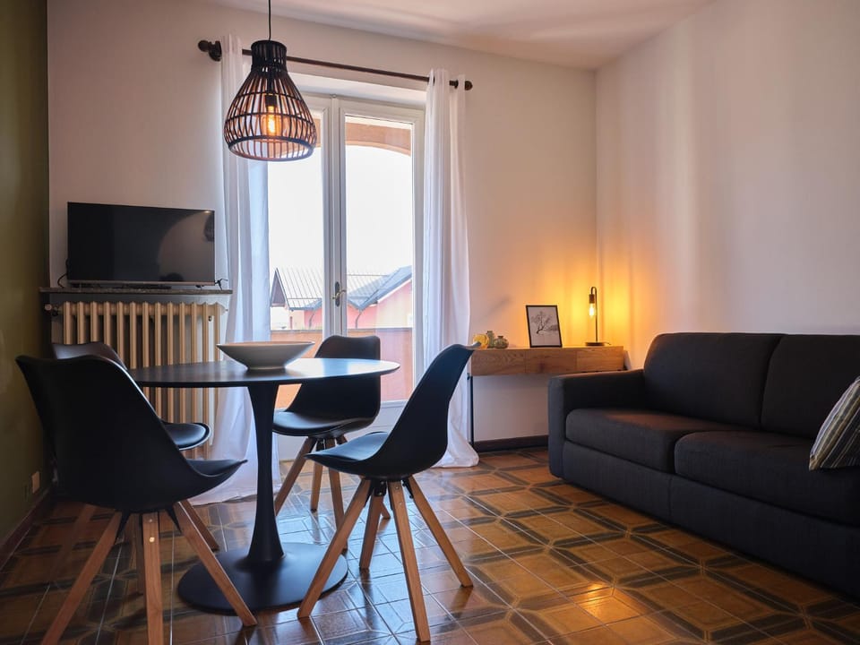 TV and multimedia, Living room, Dining area