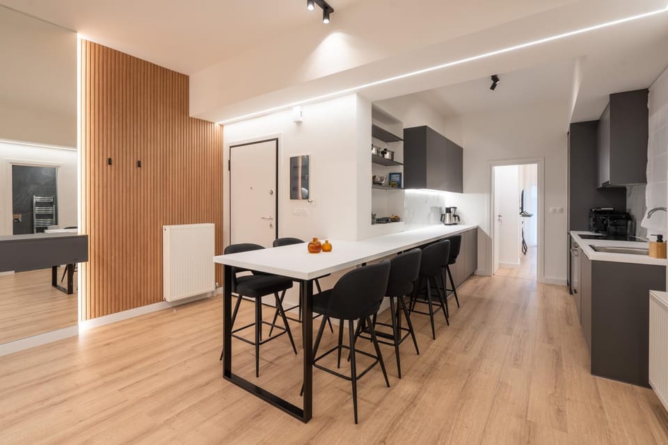 Coffee/tea facilities, Kitchen or kitchenette, Dining area, oven