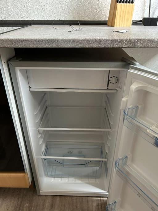Kitchen or kitchenette, oven