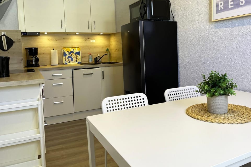 Restaurant/places to eat, Kitchen or kitchenette, Dining area, dishwasher, minibar, pet friendly, stove, toaster