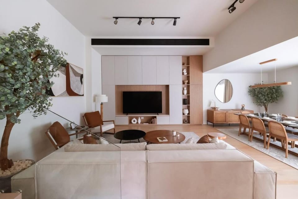 TV and multimedia, Living room, Seating area, Dining area