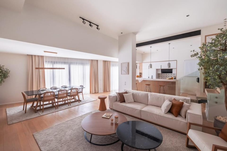 Living room, Seating area, Dining area