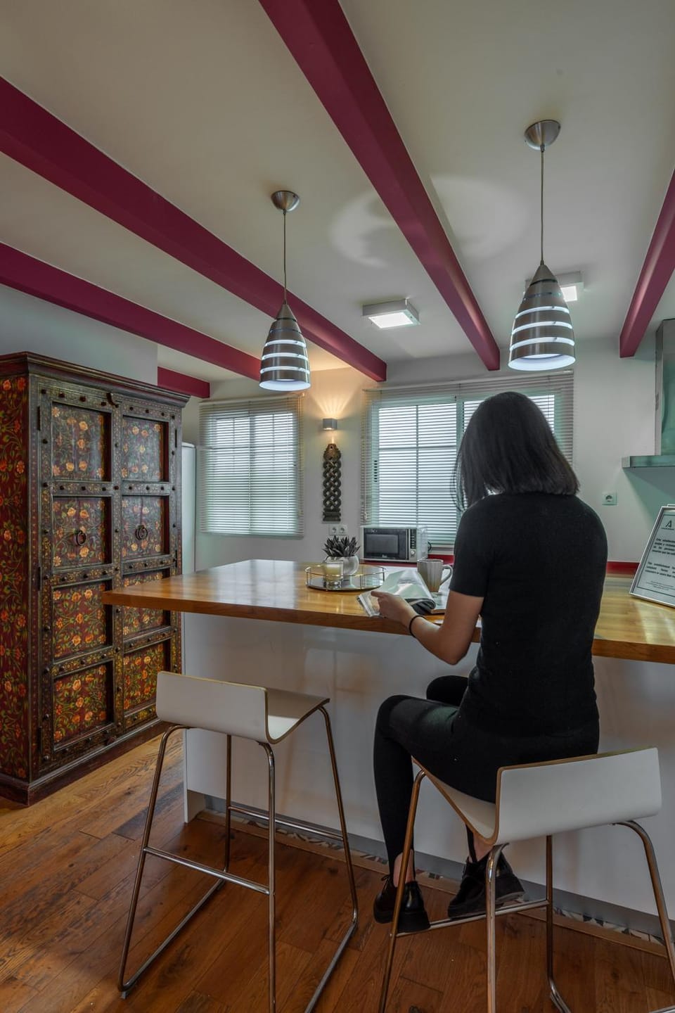 People, Kitchen or kitchenette, Dining area