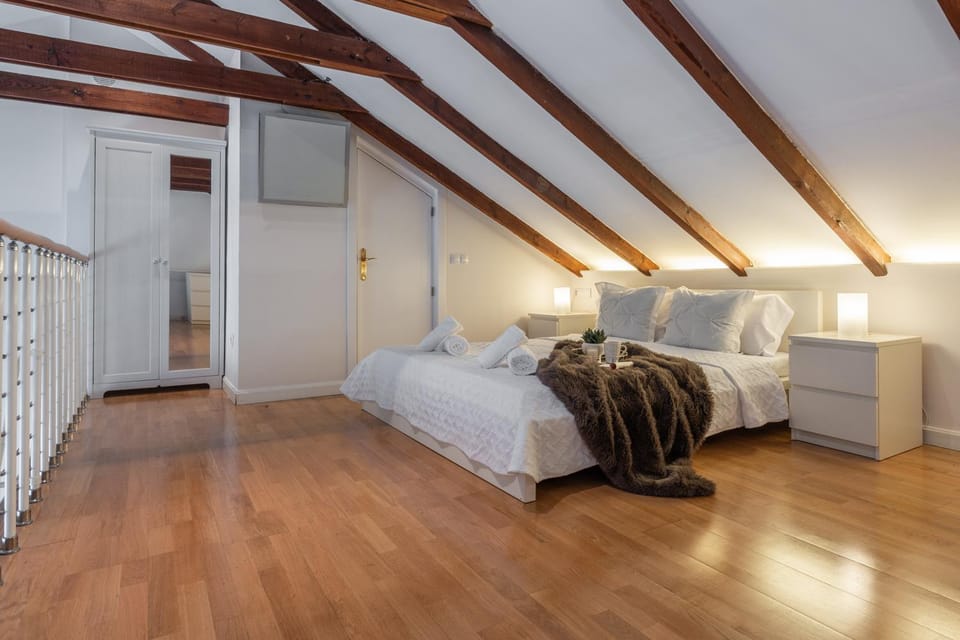 Bed, Photo of the whole room, Bedroom