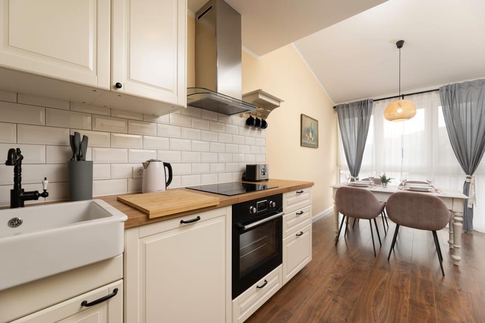 Kitchen or kitchenette, pet friendly, stove