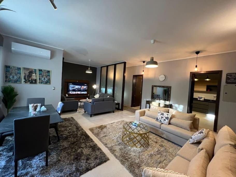 Lovely 2BR Apartment with Garden and Barbecue Area Apartment in New Cairo City