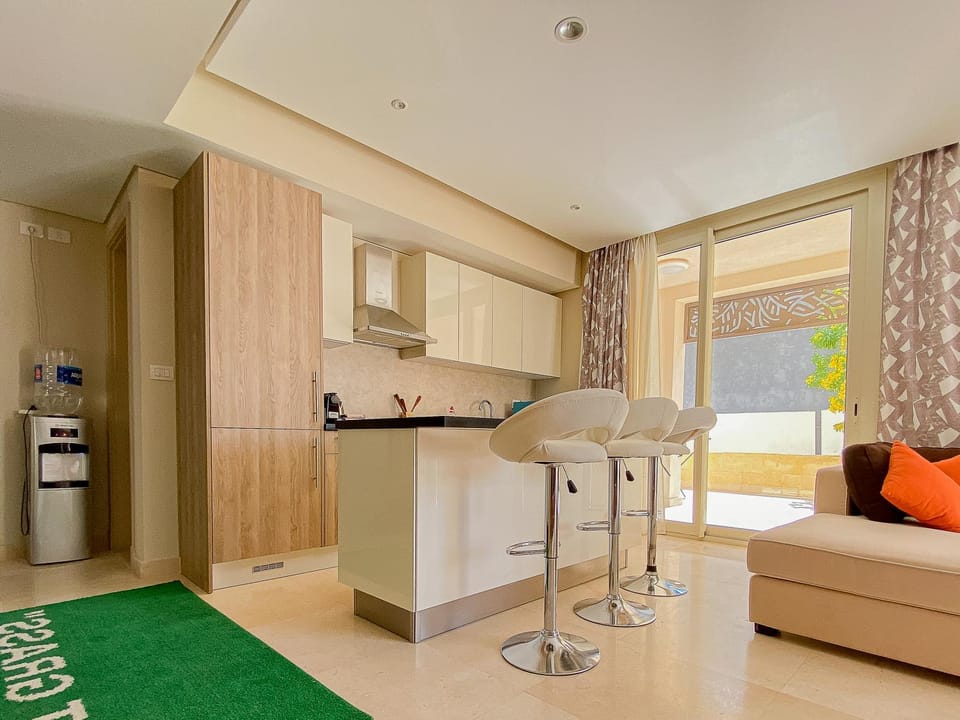 Apartment with large terrace & nice pool area Apartment in Hurghada