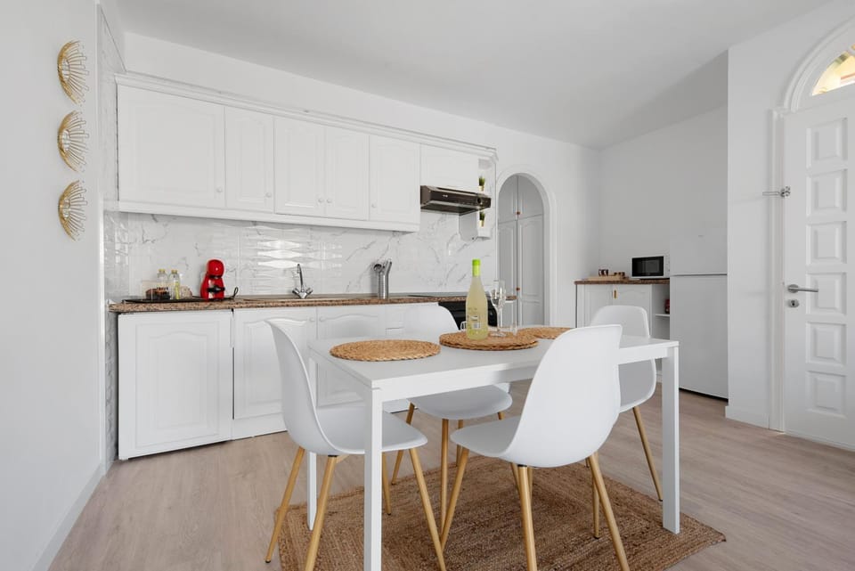 Property building, Kitchen or kitchenette, Living room
