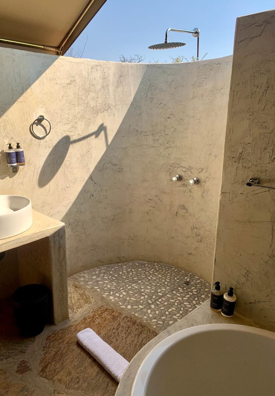 Shower, Property building, Bathroom, Bath