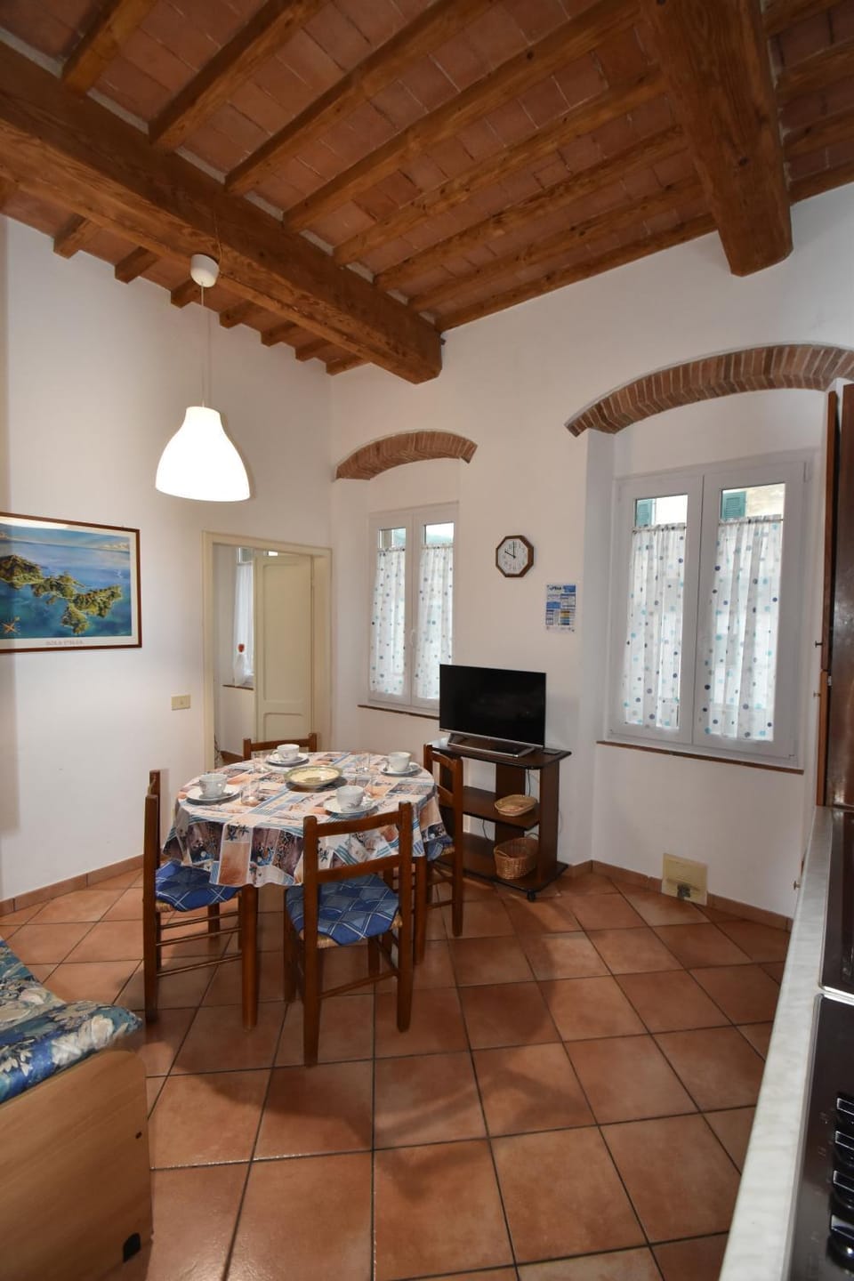 TV and multimedia, Living room, Dining area, air conditioner