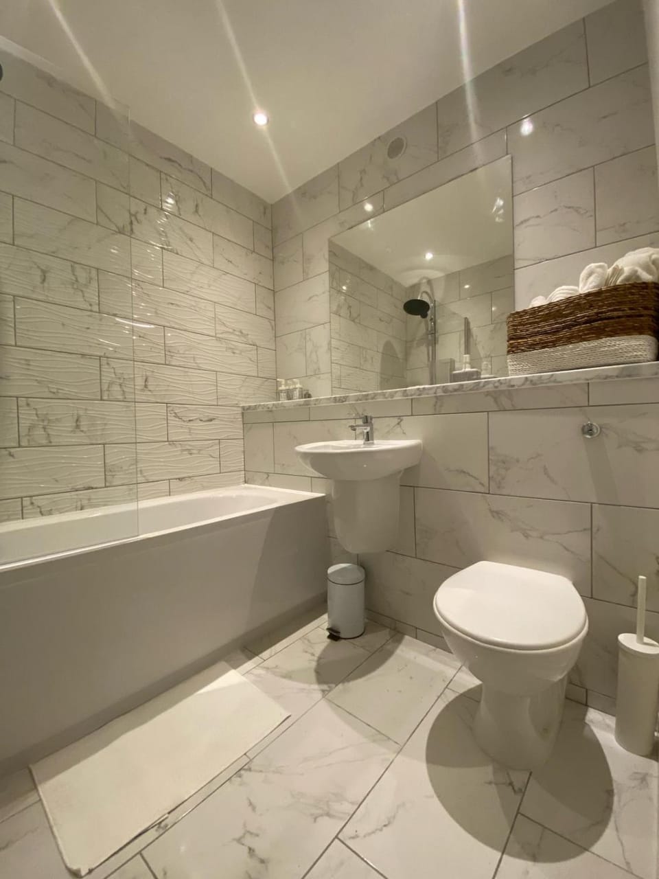 Shower, Toilet, Bathroom, towels