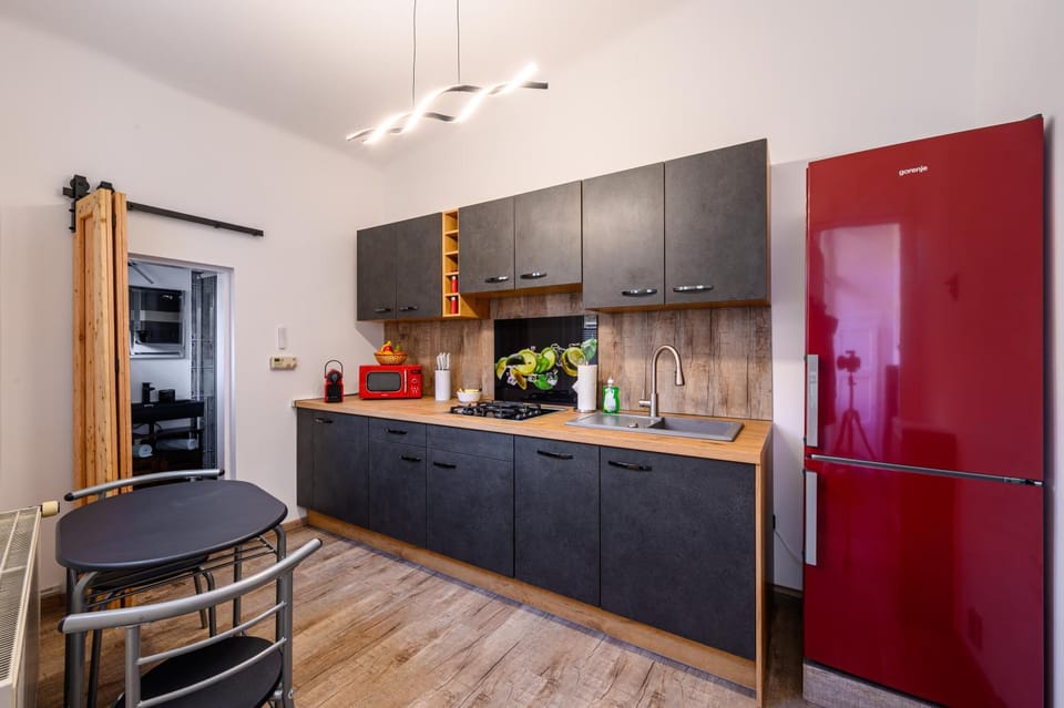 Kitchen or kitchenette, kitchen, kitchen