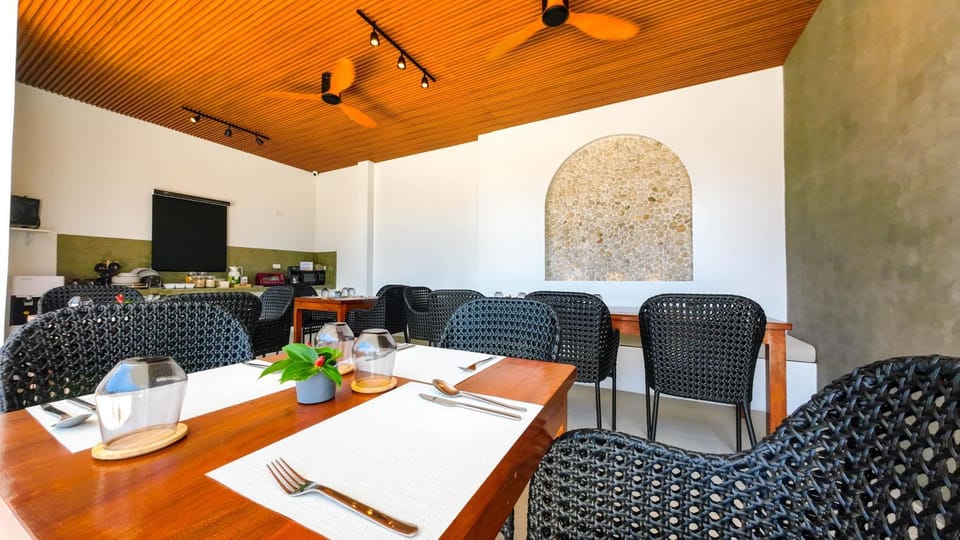 Restaurant/places to eat, Coffee/tea facilities, Food and drinks, Seating area, Continental breakfast, Drinks