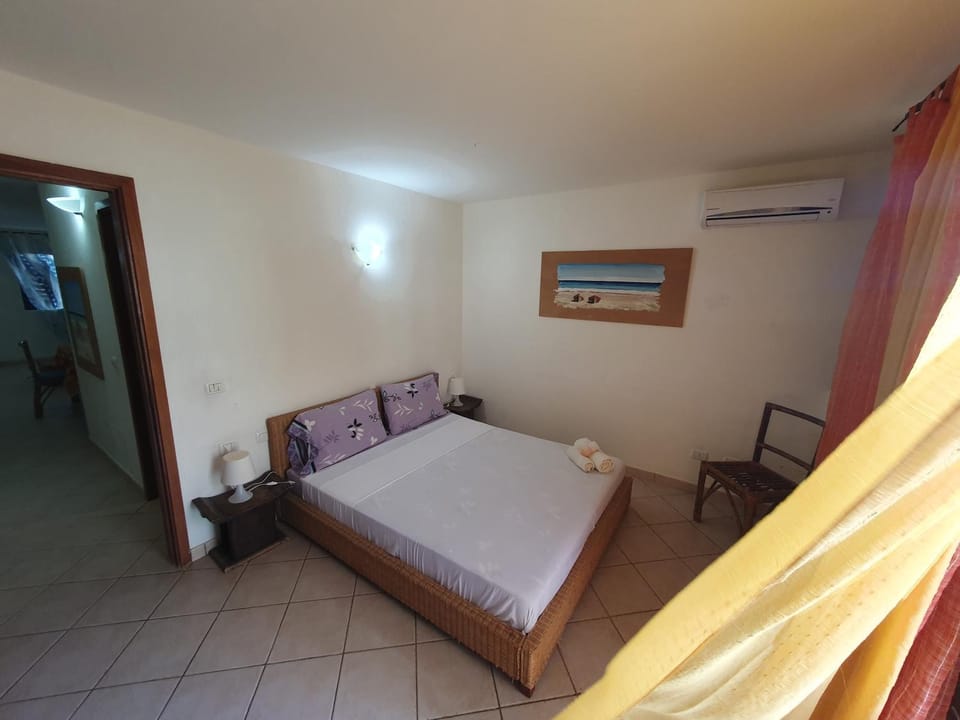 Bed, Photo of the whole room, Bedroom, air conditioner