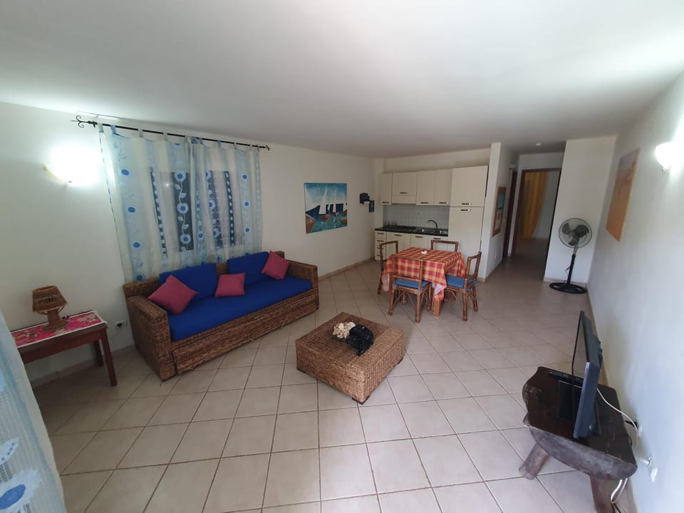 Kitchen or kitchenette, Living room, Photo of the whole room, Seating area, Dining area