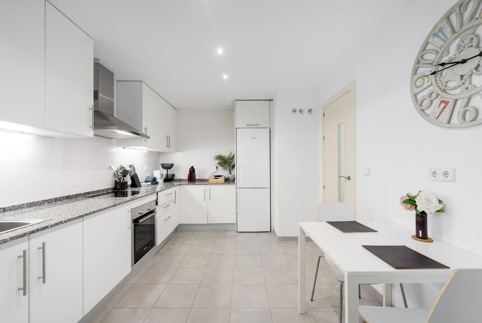 Kitchen or kitchenette, pet friendly, stove