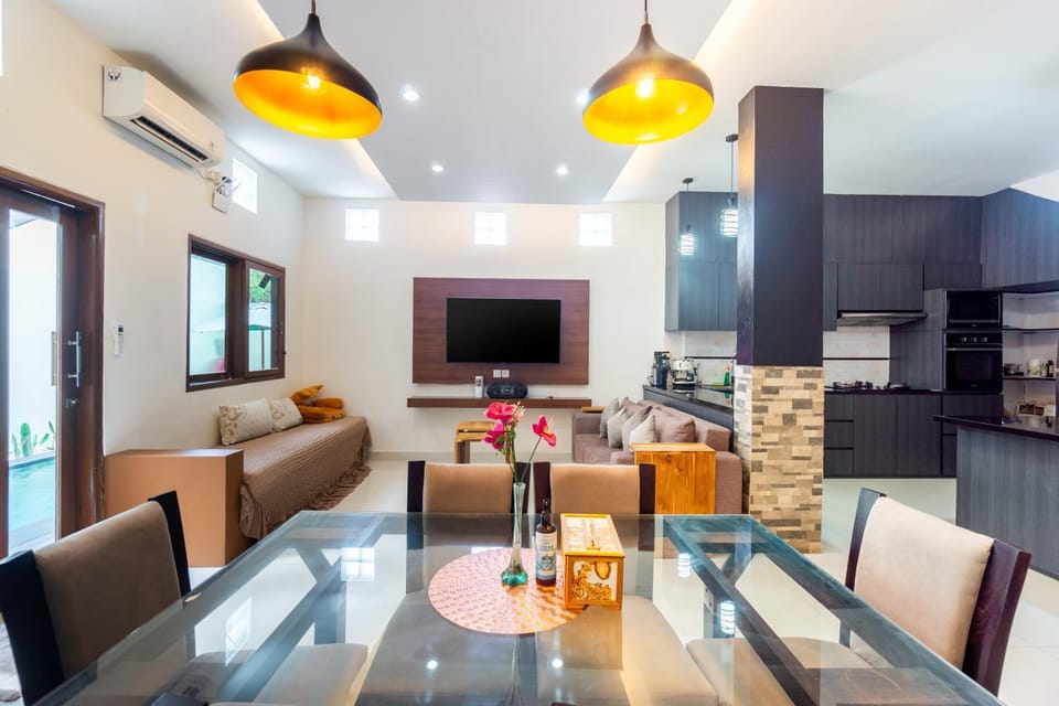 Communal lounge/ TV room, Communal lounge/ TV room, TV and multimedia, Kitchen or kitchenette, Living room, Seating area, Dining area, Evening entertainment