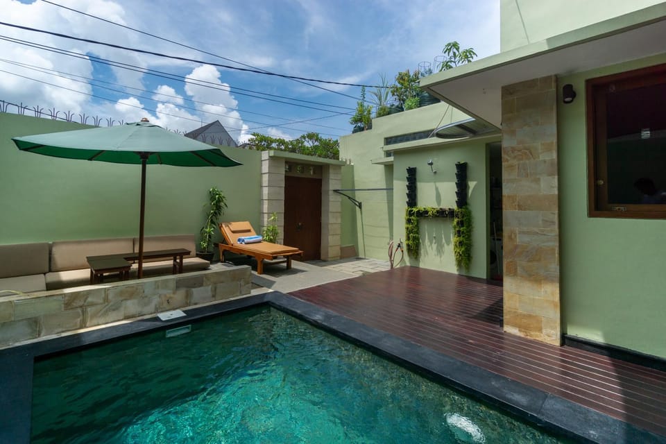 Property building, Patio, Day, Pool view, Swimming pool, Swimming pool, Sports