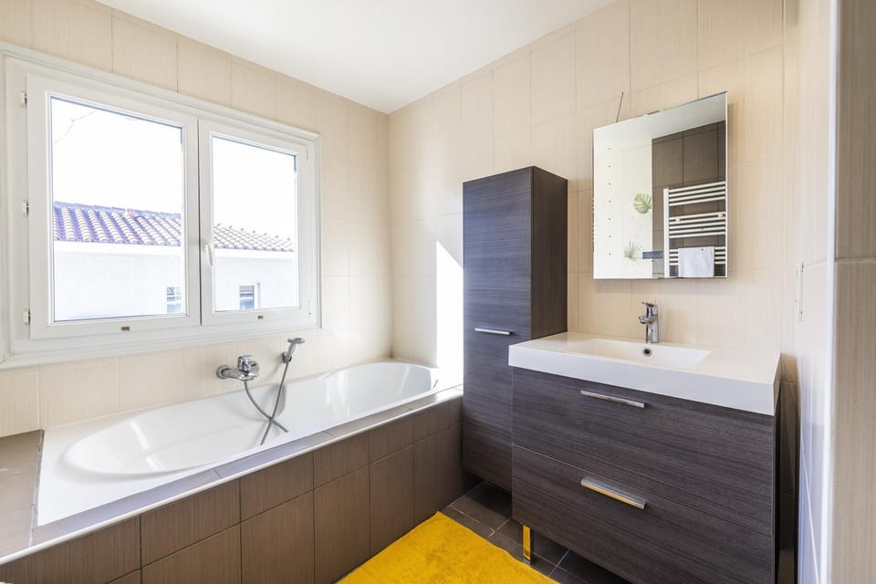 Bathroom, Bath