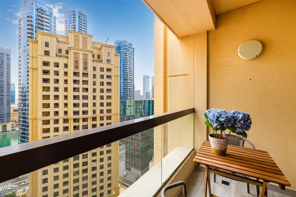 View (from property/room), Balcony/Terrace, City view