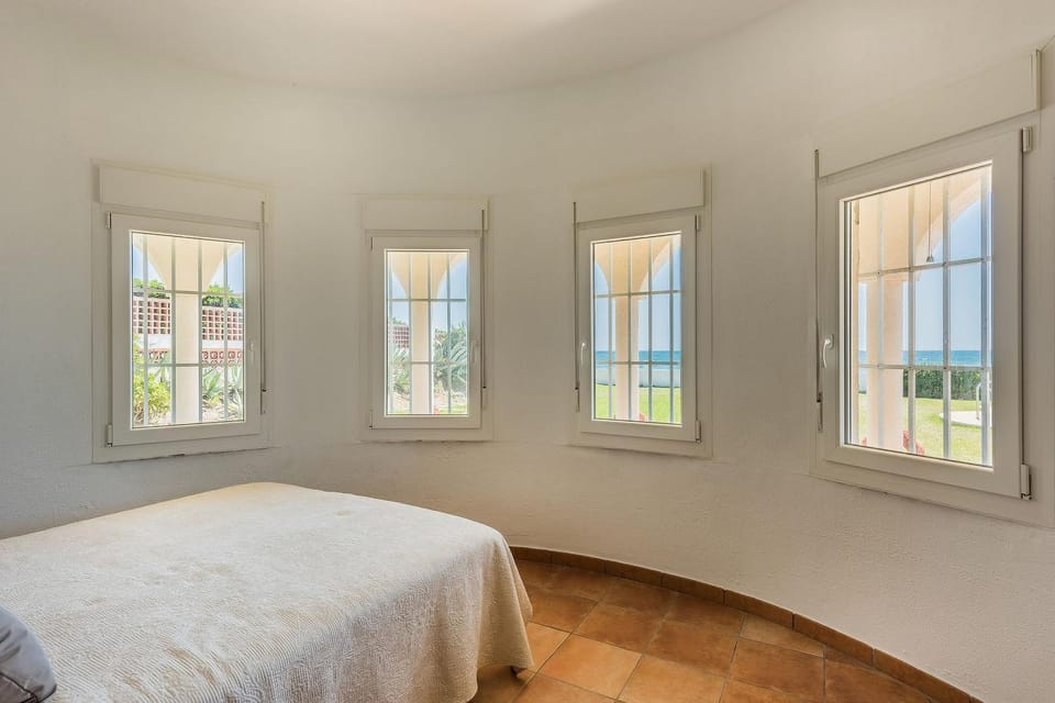 1100 - Beach Front Villa Villa in Marbella