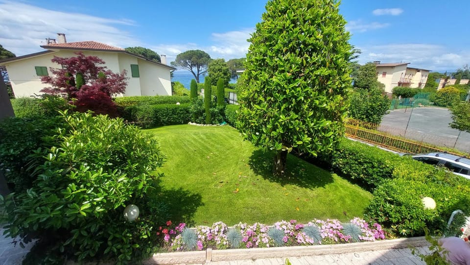 Betulla Lake View Apartment Apartment in Lazise