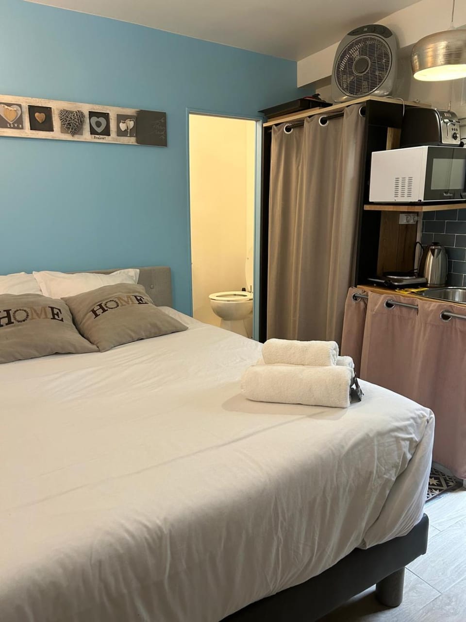 Photo of the whole room