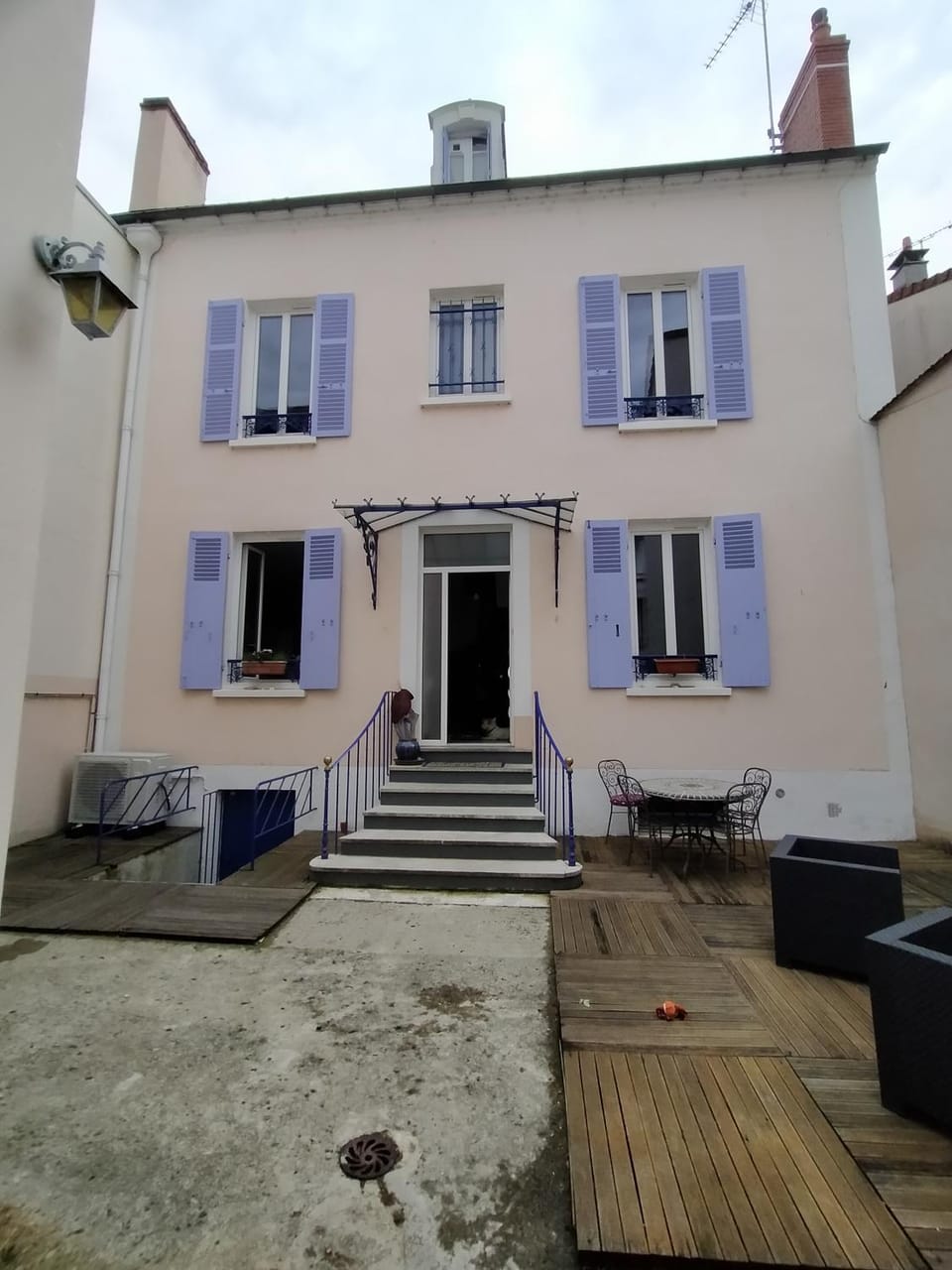 La maison bleue Vacation rental in Auvergne-Rhône-Alpes