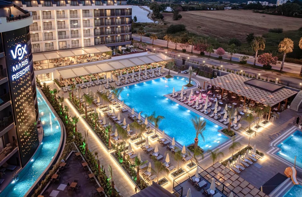 Property building, Bird's eye view, Pool view, Swimming pool