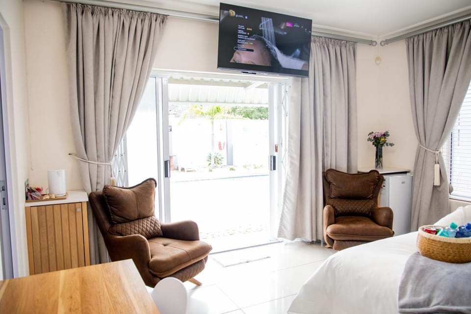 Seating area, Bedroom