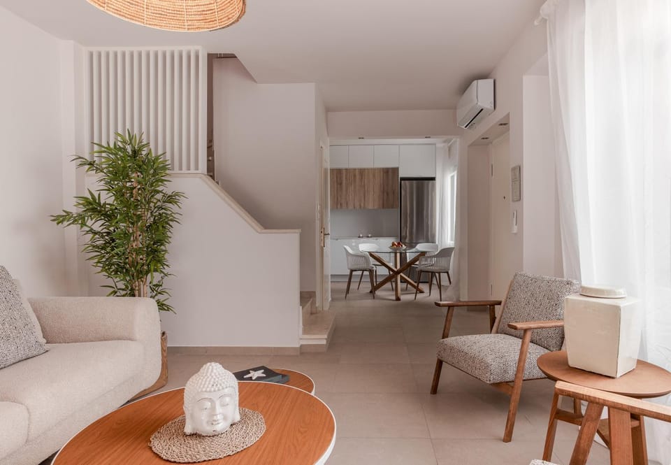 Living room, Seating area, Dining area, air conditioner