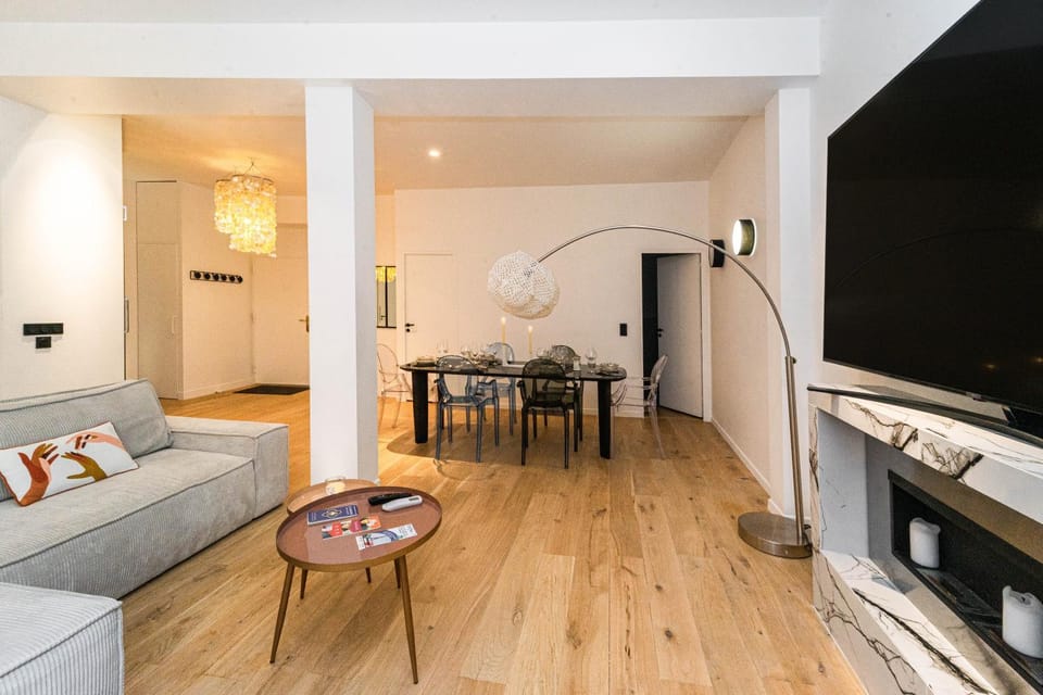 TV and multimedia, Living room, Seating area, Dining area