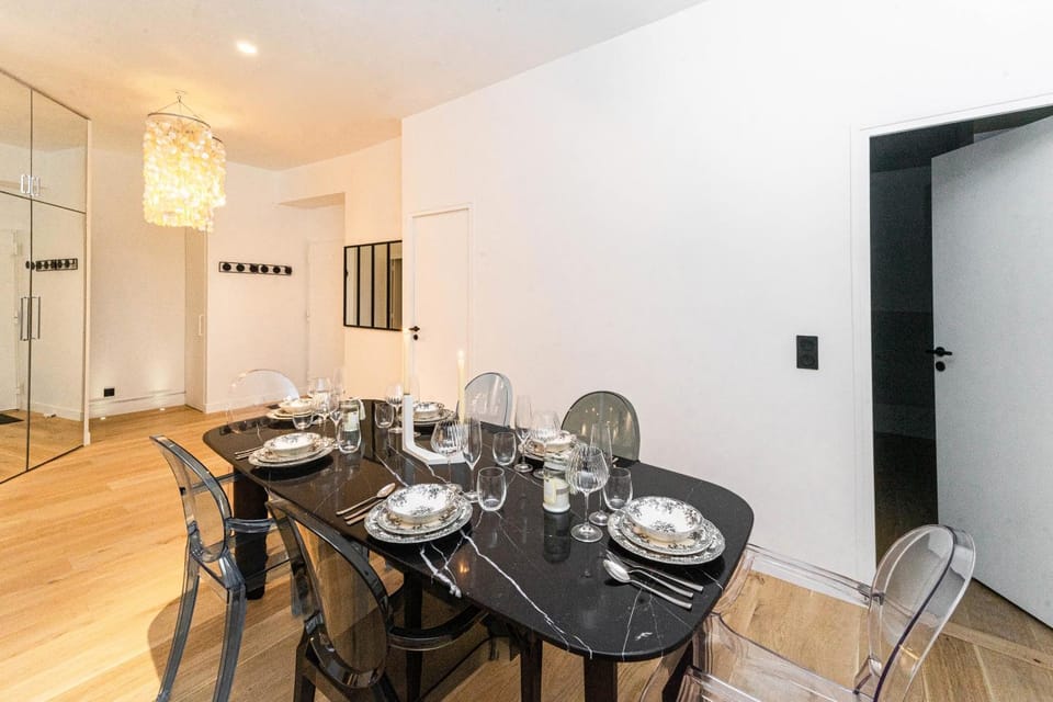Seating area, Dining area