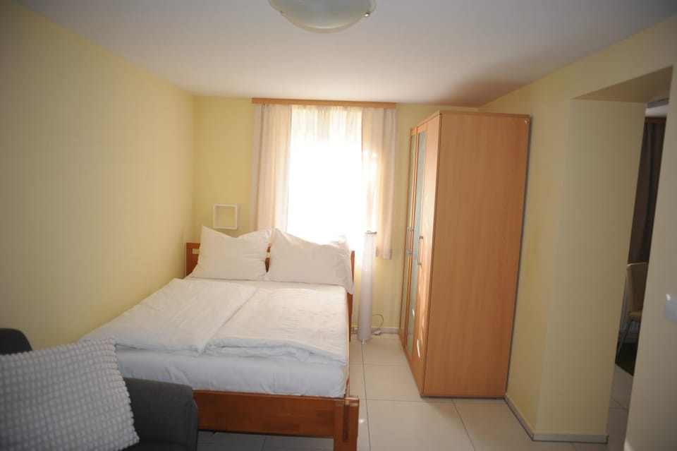 Bed, Bedroom, wardrobe