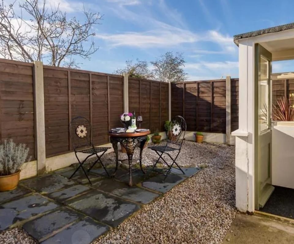 Property building, Patio, Garden