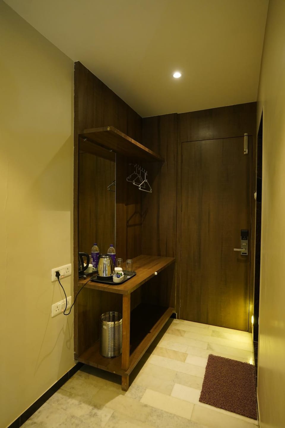 Coffee/tea facilities, wardrobe