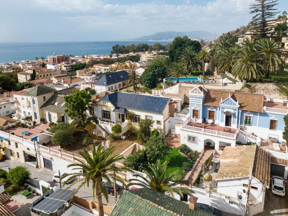 Neighbourhood, Bird's eye view
