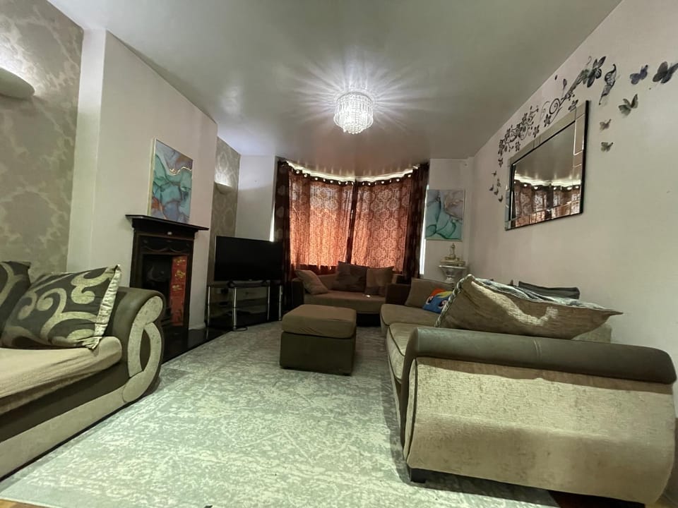 Modern & Cozy 3 Bed House. House in Coventry